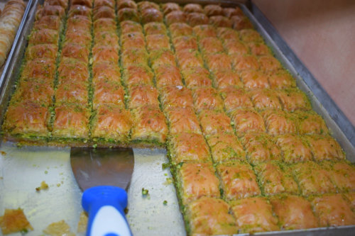 Das Foto Food 1 zeigt Baklava mit Pistazien.