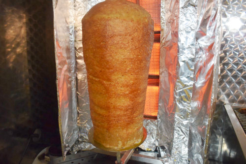 Das Foto Food 3 zeigt einen Dönerspieß.